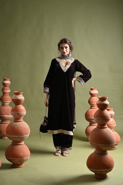 Akaasa Singh in Amina-Brown Velvet Suit Set