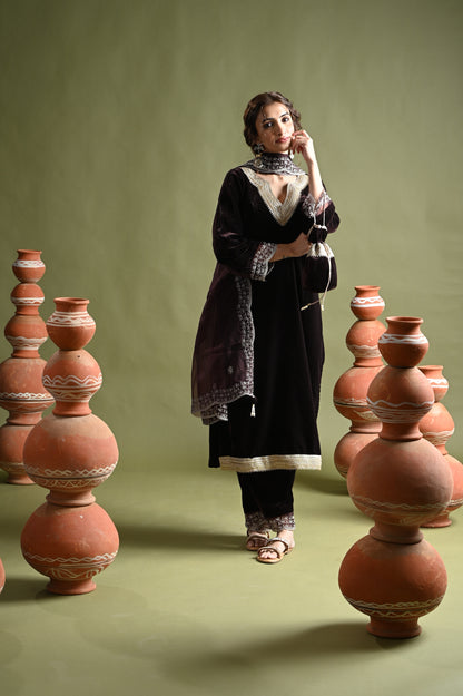Akaasa Singh in Amina-Brown Velvet Suit Set