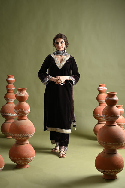 Akaasa Singh in Amina-Brown Velvet Suit Set