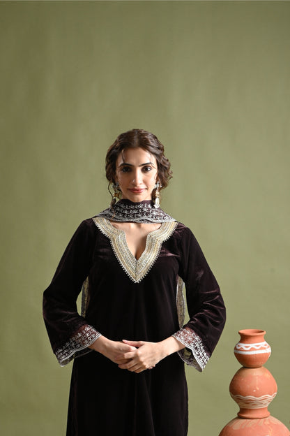 Akaasa Singh in Amina-Brown Velvet Suit Set