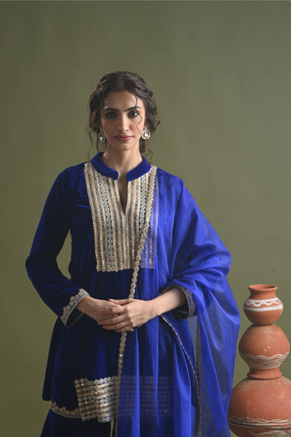 عناية-رويال بلو فيلفيت-طقم بدلة جارارا