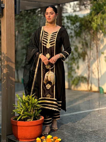 Jasnoor Anand In Kaashi-Black Suit Set